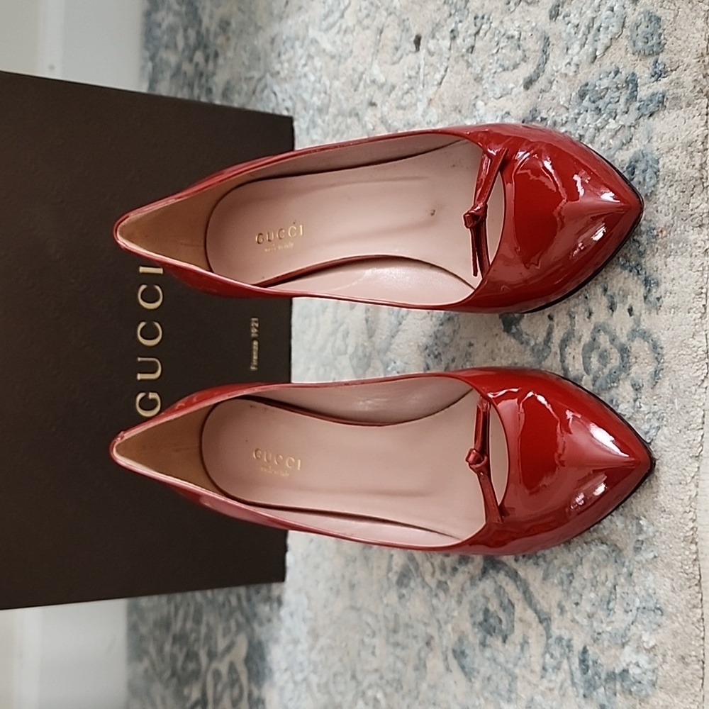 Gucci Patent Vernice Crystal Tose Bed Pumps